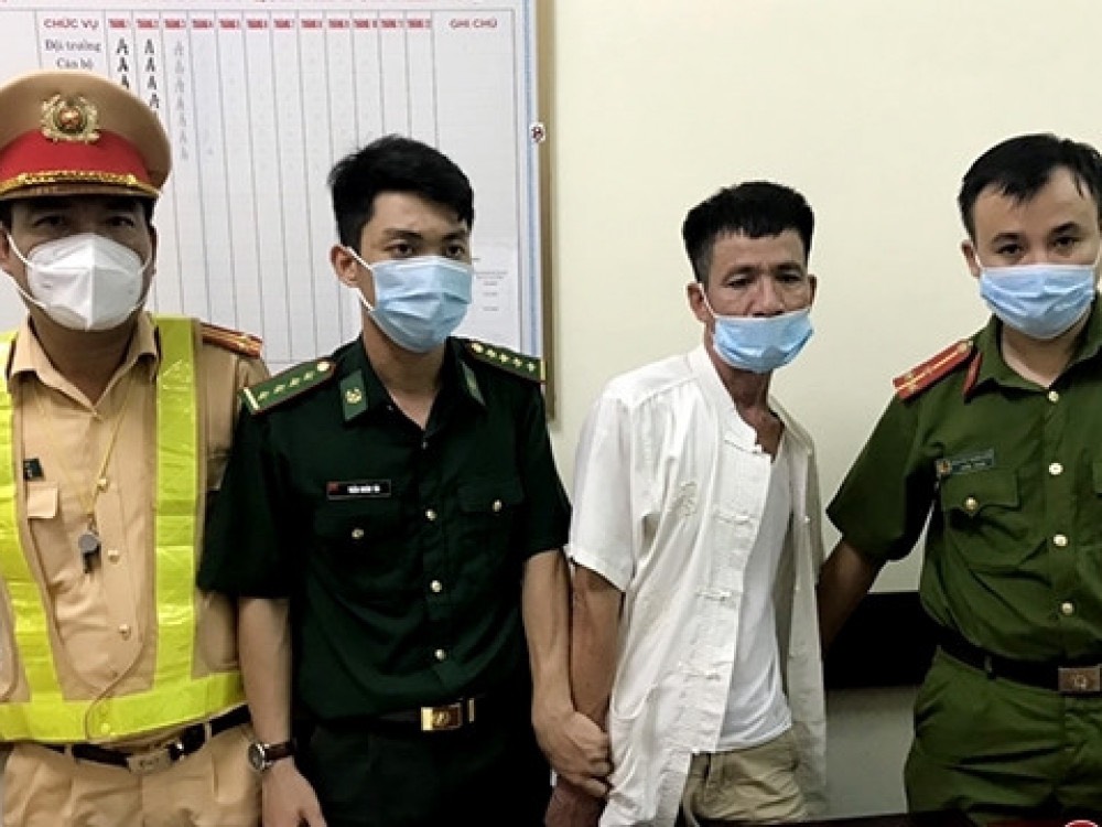 Bắt đối tượng buôn ma tuý, thu giữ nhiều vũ khí nóng